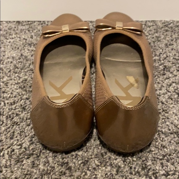 Anne Klein flats - Picture 3 of 5